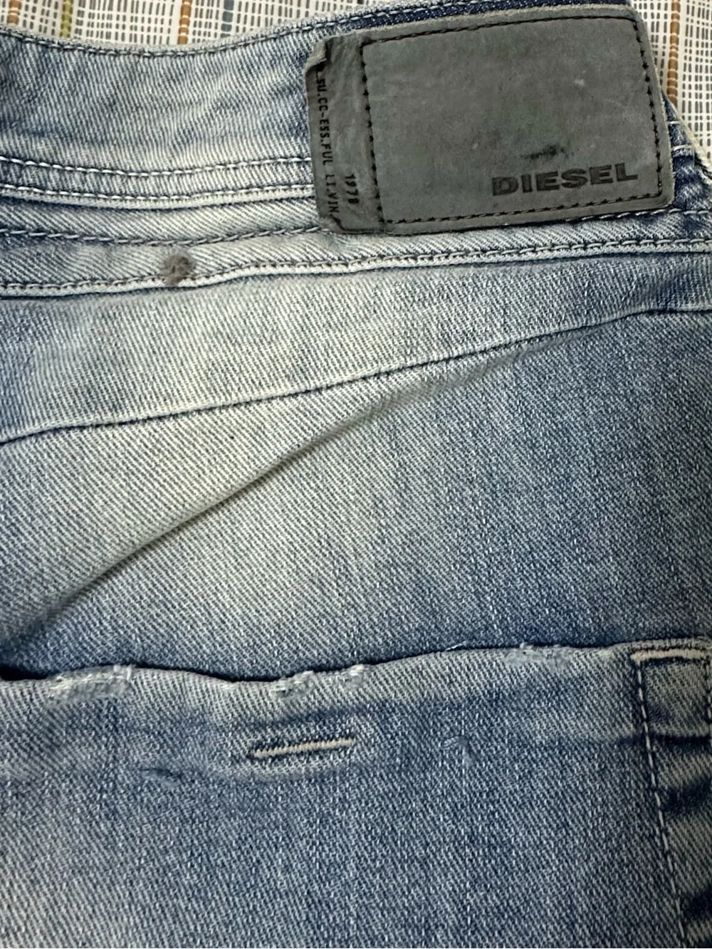 Diésel Belther Men's Light Wash Blue Jeans - Classic Straight Fit